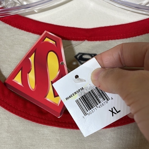 NWT. Superman DC Comics Juniors’ XL Graphic T Shirt. - Picture 3 of 6